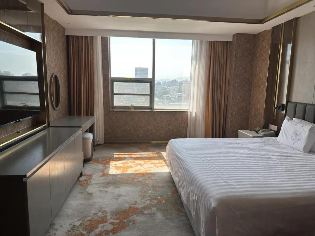 Beijing Jingyi Hotel Екстер'єр фото